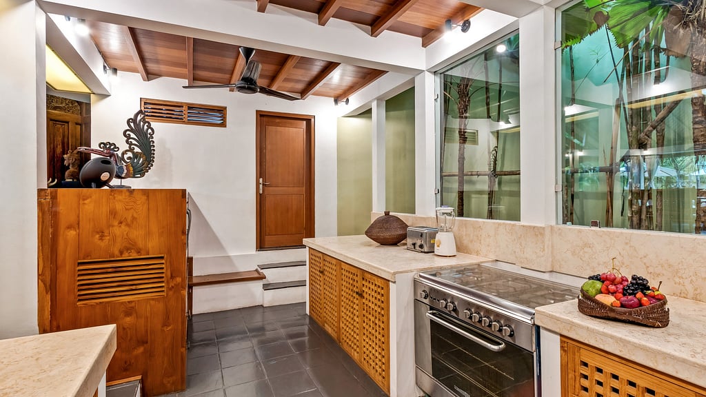 Villa Shantika: Kitchen