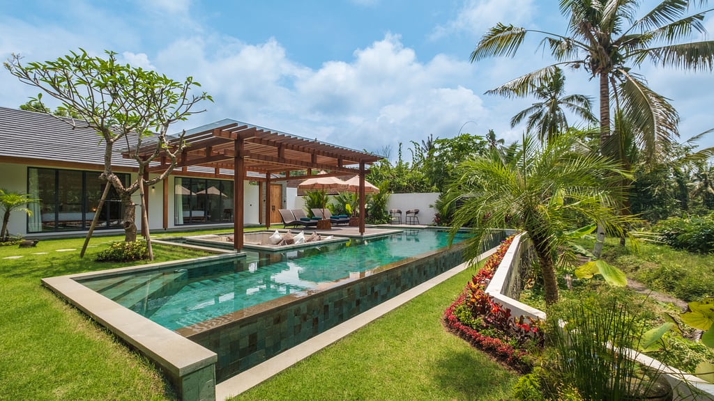 Villa Suka Sawah: Swimming pool