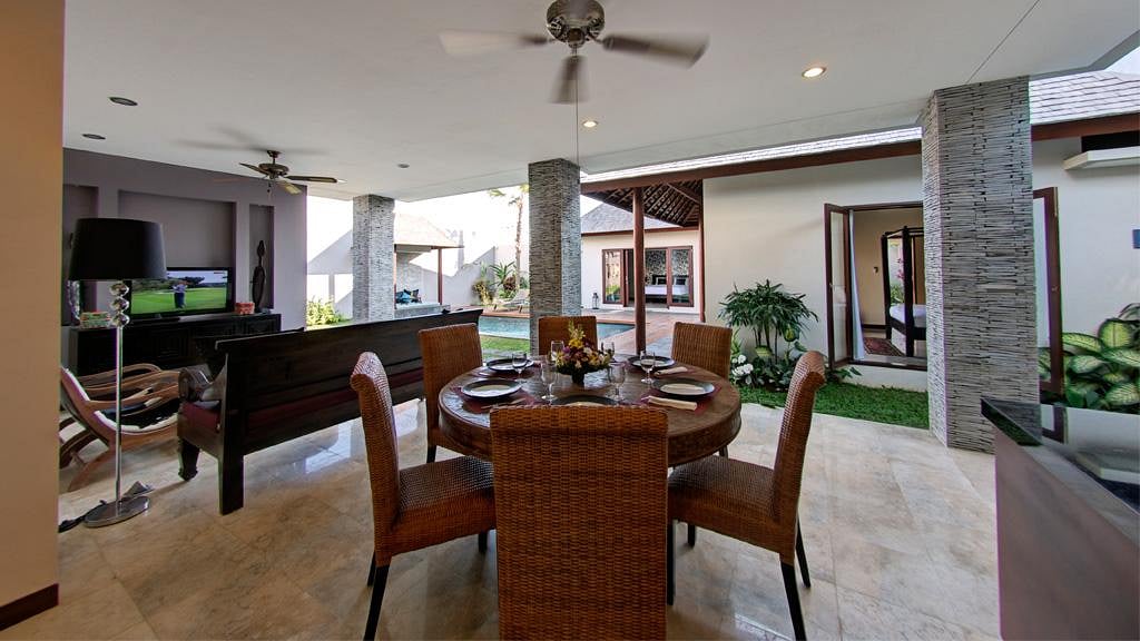 Villa Tomok