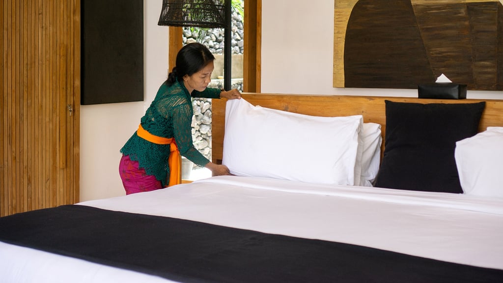 Villa Wolfe: Villa staff