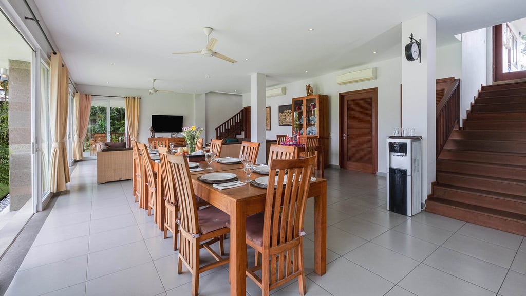 Villa Yenian: Dining area