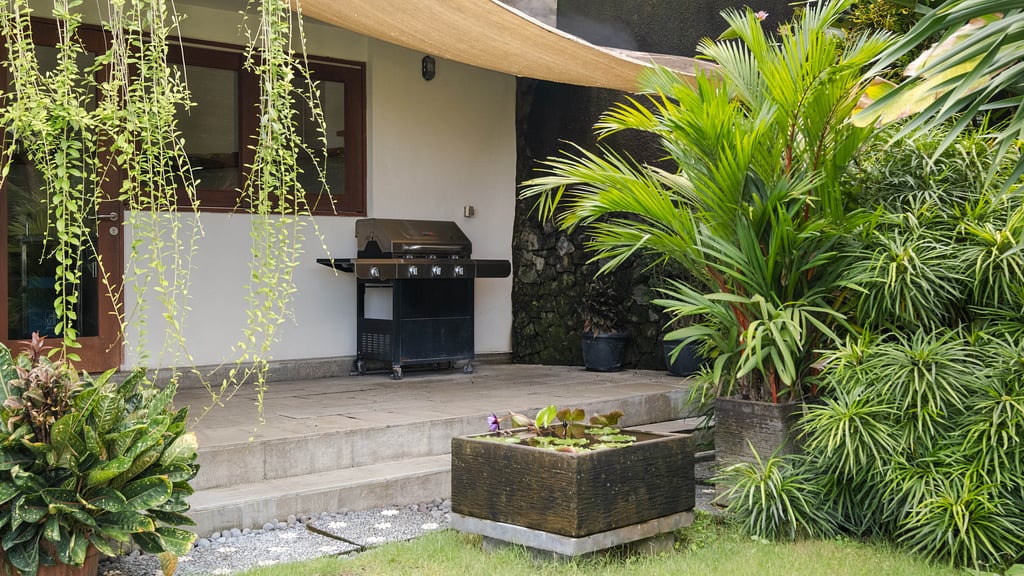 Villa Yenian: Others