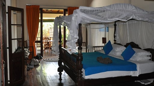 South Point Abbey Спальня 1