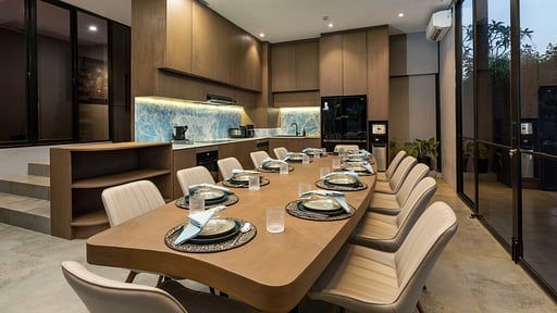 Artha Hachi Villa Dining area