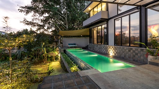Artha Hachi Villa Swimming pool