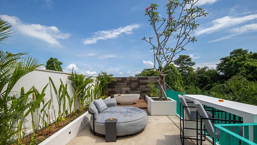 Ayona Villa Canggu Sky One Rooftop lounge