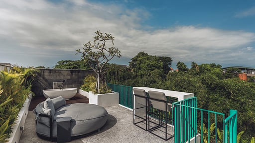 Ayona Villa Canggu Sky One Rooftop lounge