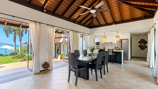 Bacaya Villa Dining area