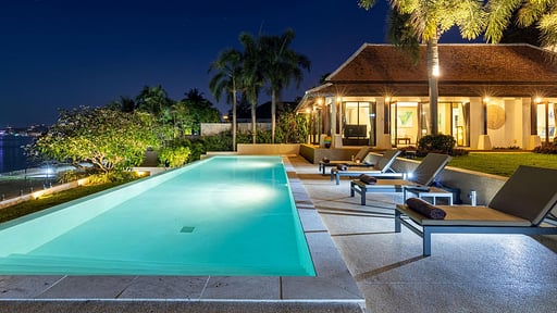 Bacaya Villa Swimming pool