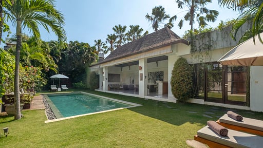 Chocolat Villas Swimming pool 2