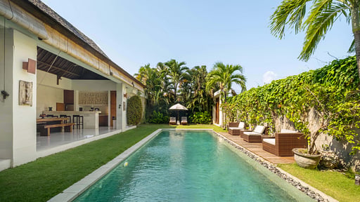 Chocolat Villas Swimming pool 2