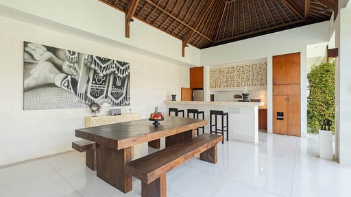 Chocolat Villas Dining area 2