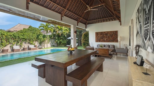 Chocolat Villas Dining area 2