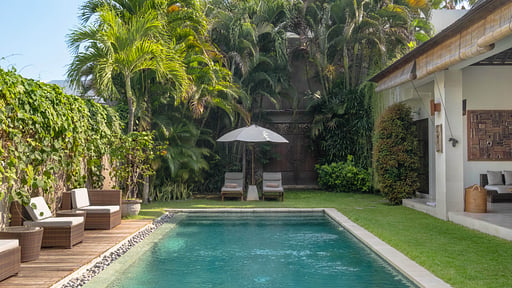 Chocolat Villas Swimming pool 2