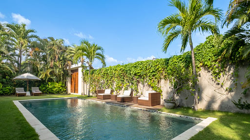 Chocolat Villas Swimming pool 2