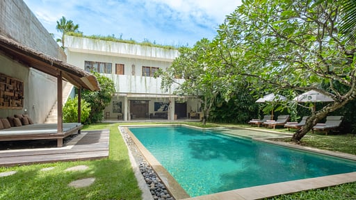 Chocolat Villas Swimming pool 1