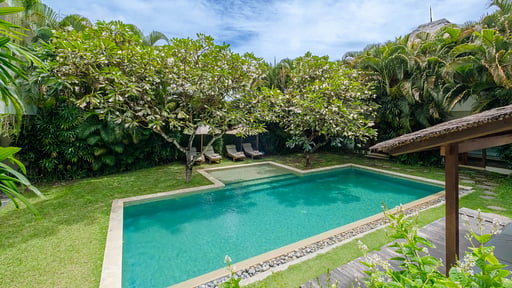 Chocolat Villas Swimming pool 1