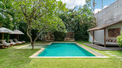 Chocolat Villas Swimming pool 1