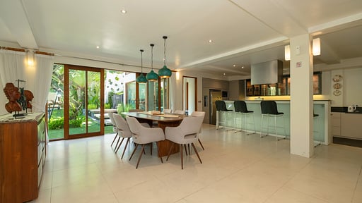 Da Vinci Villa Dining area 1