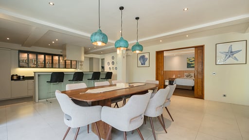 Da Vinci Villa Dining area 1