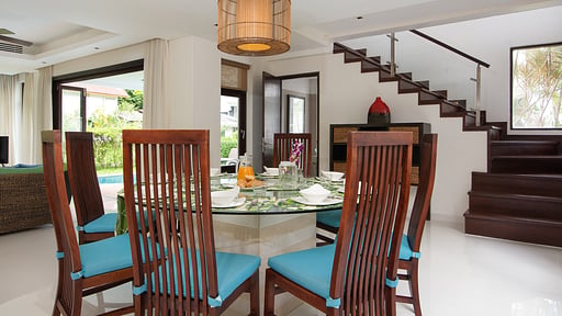Heliconia Pool Villa Dining area
