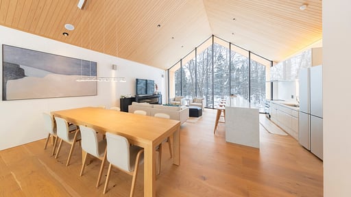 Kouzan Woods Chalet Dining area