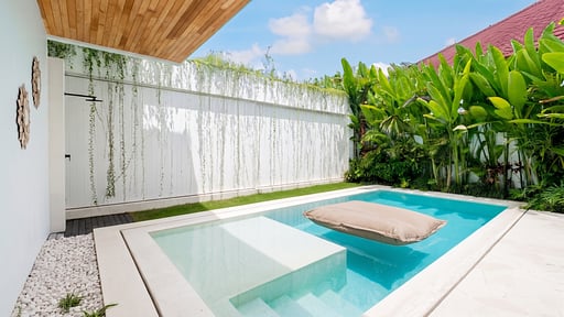 Loona Palm Villa 1 Бассейн