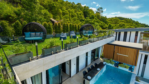 Magic Tuxedo Villa Rooftop lounge