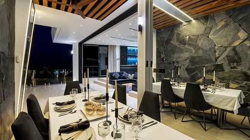 Magic Tuxedo Villa Dining area