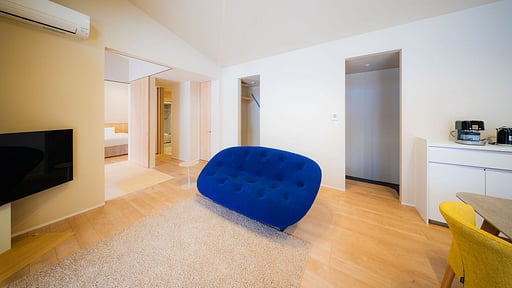 Mimi Hakuba Living room