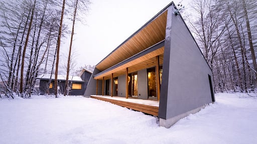 Mimi Hakuba Surroundings