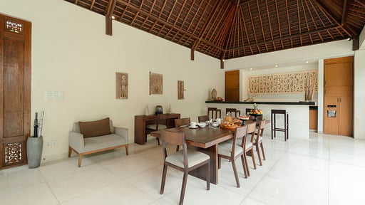 Nyaman Villa 8 Area makan