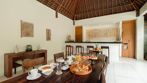 Nyaman Villa 8 Area makan