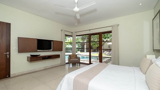 Nyaman Villa 8 Kamar Tidur 6
