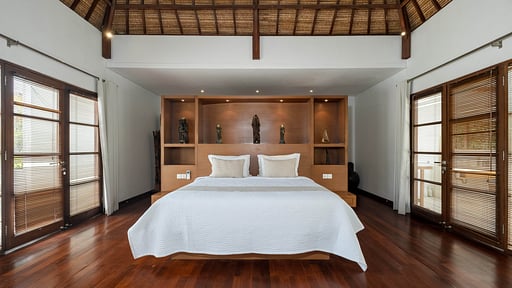 Nyaman Villa 8 Kamar Tidur 1