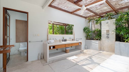 Nyaman Villa 8 Kamar Tidur 1