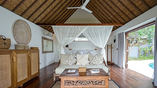 Pondok Santi Deluxe Private Pool Villa Спальня 1