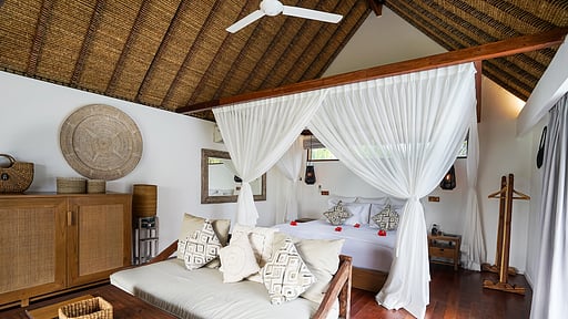 Pondok Santi Deluxe Private Pool Villa Спальня 1