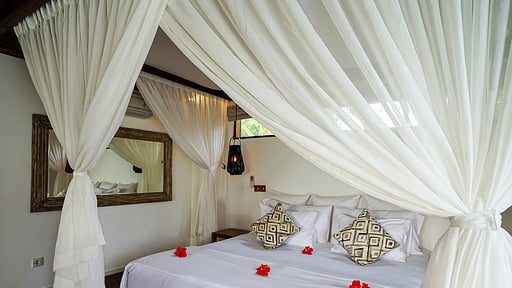 Pondok Santi Deluxe Private Pool Villa Спальня 1