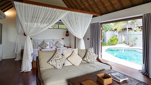 Pondok Santi Deluxe Private Pool Villa Спальня 1