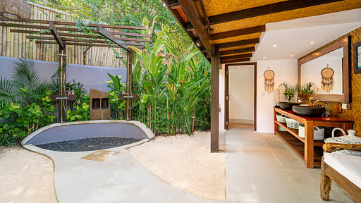 Pondok Santi Deluxe Private Pool Villa Спальня 1