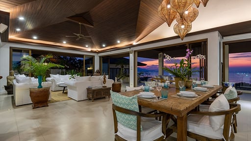 San Suk Villa Dining area