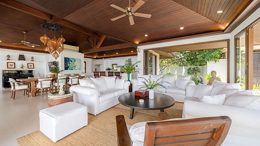 San Suk Villa Living room