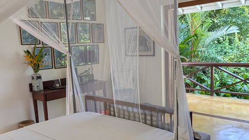 The Lake House Bedroom 1