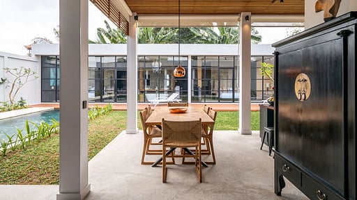 The Loft Noon Dining area