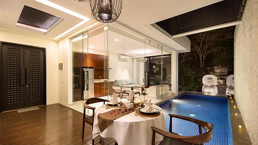 The Sterling Villa Dining area