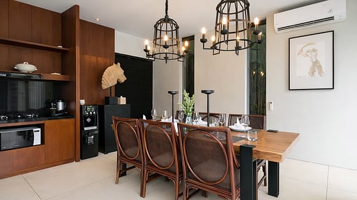 Villa Ambergris Dining area