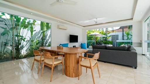 Villa Aquila Dining area