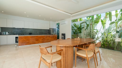 Villa Aquila Dining area