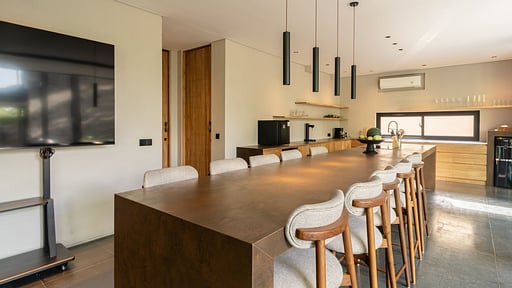 Villa Belantara Bingin Обеденная зона